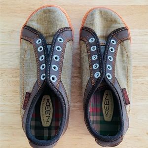 Keen shoes. NEVER worn.